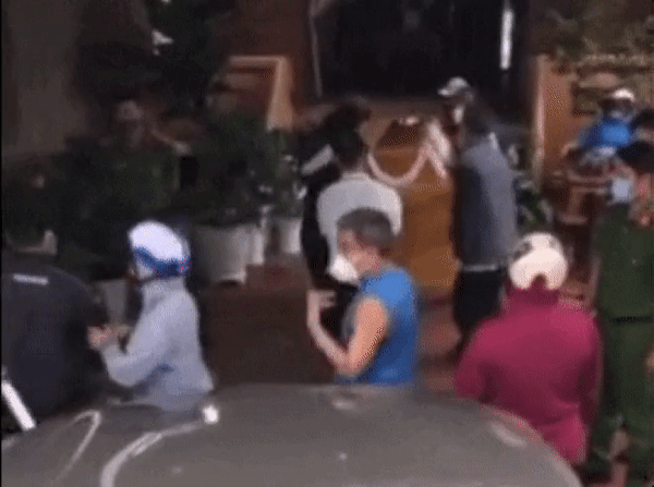 Vụ mang quan tài đi đòi nợ: Nạn nhân rơi vào cảnh bi đát, con cái đi học không có tiền, giống như người đi xin ăn hàng ngày-1