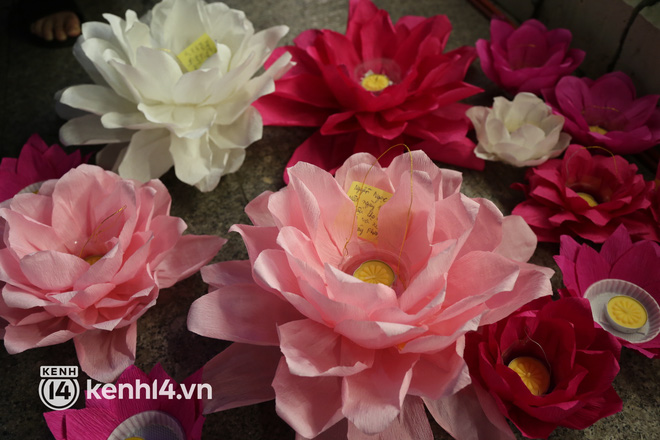 Nghẹn lòng những lời nhắn trên hoa đăng tưởng niệm đồng bào đã mất vì dịch Covid-19-5