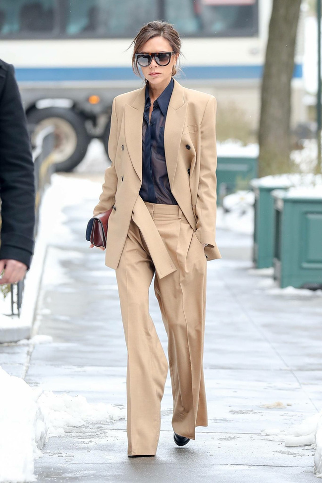 Kiểu trang phục Victoria Beckham diện mãi không chán: Hóa ra là bí kíp sang chảnh hóa style cho nàng 30+-7