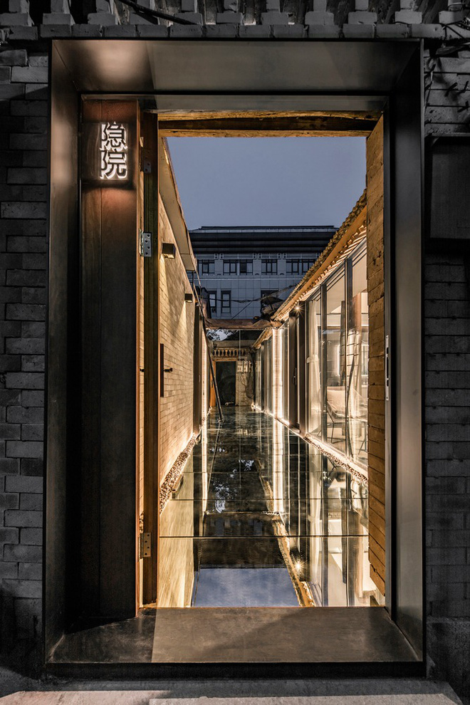 Nhà cấp 4 trong ngõ lột xác thần tốc sau 14 ngày cải tạo, lối đi lát gương tạo hiệu ứng kính vạn hoa đẹp siêu thực-2