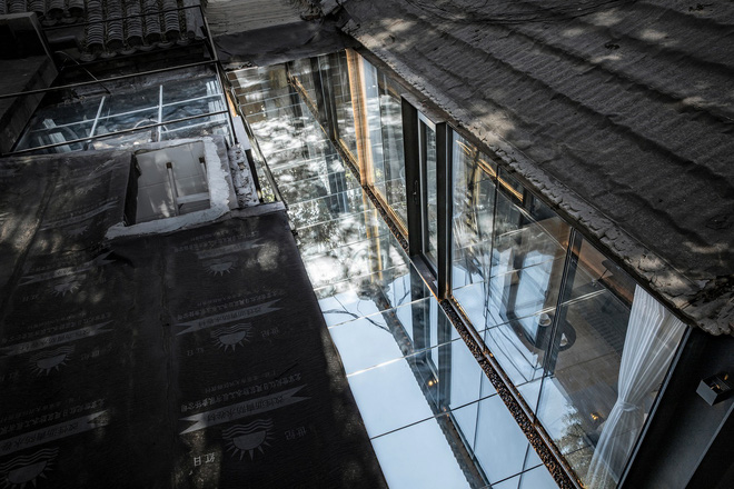 Nhà cấp 4 trong ngõ lột xác thần tốc sau 14 ngày cải tạo, lối đi lát gương tạo hiệu ứng kính vạn hoa đẹp siêu thực-7