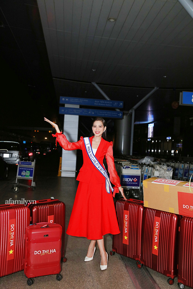 Hoa hậu Đỗ Thị Hà sụt sùi khi bố mẹ tiễn ra sân bay, mang 200kg hành lý chính thức tham dự Hoa hậu Thế giới 2021-5