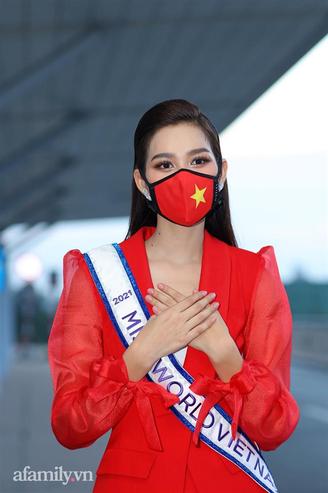 Hoa hậu Đỗ Thị Hà sụt sùi khi bố mẹ tiễn ra sân bay, mang 200kg hành lý chính thức tham dự Hoa hậu Thế giới 2021-7