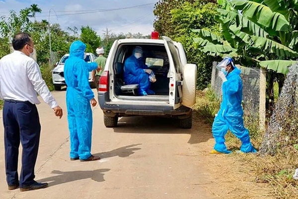 Phát hiện F0 đang trốn trên cây cao-1