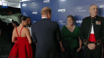 Khoảnh khắc ứng xử đầy khéo léo của vợ chồng Công nương Kate khiến nhà Meghan phải đỏ mặt xấu hổ-6