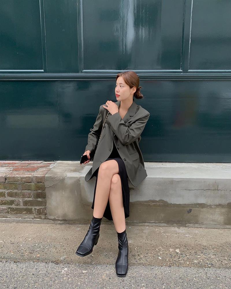 4 kiểu giày kết hợp được với mọi trang phục mùa đông, không khiến nàng thấp bé bị dìm dáng-2