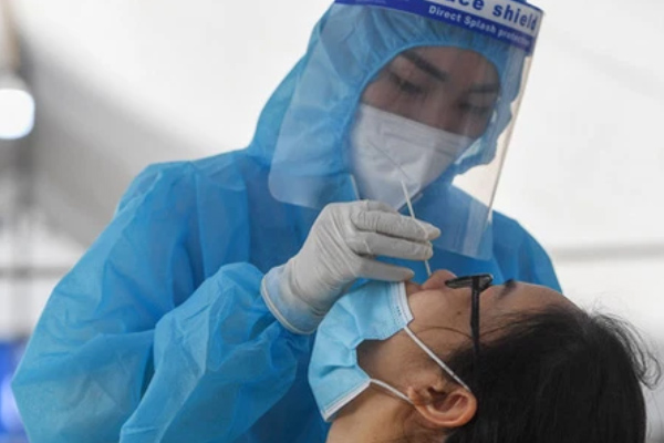 Dấu hiệu cảnh báo nhiễm COVID-19 ít người biết: Chuyên gia chỉ cách phát hiện sớm-1