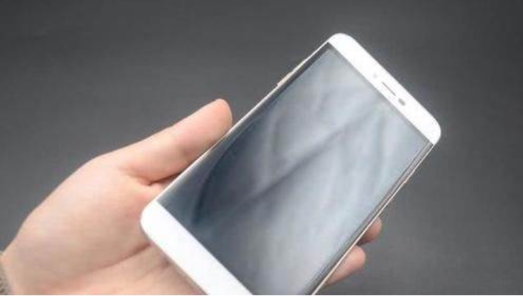 Bôi một ít kem dưỡng da tay đã hết hạn sử dụng lên cánh cửa, ai ngờ có tác dụng hiệu quả-4