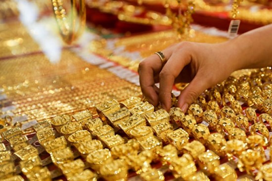 Đu theo đỉnh giá vàng, người mua lỗ đậm 3 triệu/lượng