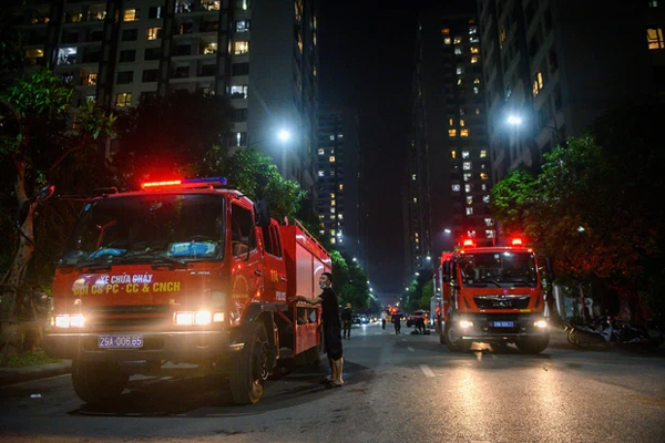 Hà Nội: Cháy căn hộ tầng 15 Times City, nhiều cư dân hoảng hốt tháo chạy-3