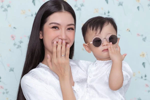 Thầy giáo phát phiếu bài tập kiểm tra Vật Lý nhưng mọi sự chú ý đều đổ dồn vào phần ĐIỀN TÊN: Thầy lầy lội thế nào học sinh nào theo kịp-2