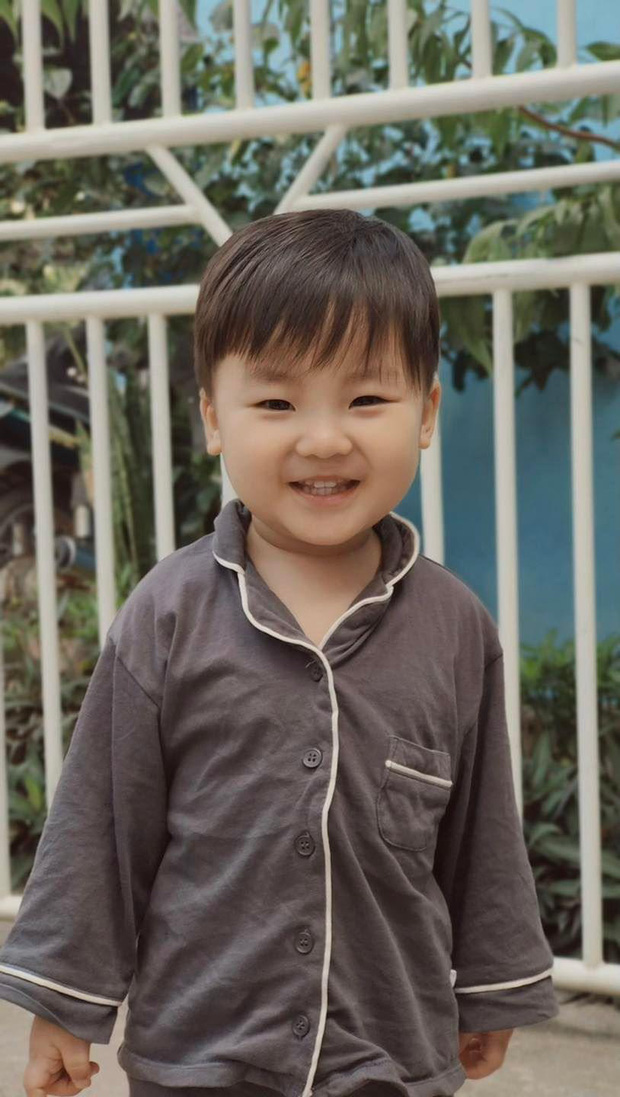 Bị phát hiện làm 1 điều quá đà cho con trai cưng, mẹ bỉm Hoà Minzy phản ứng thế nào?-1