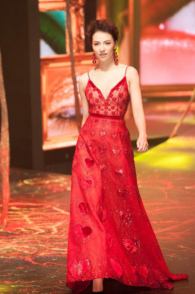 Bản tính khó dời: Hương Giang từng khiến một show suýt bể vì trễ 2 tiếng, bị siêu mẫu này chửi không kịp vuốt mặt-4