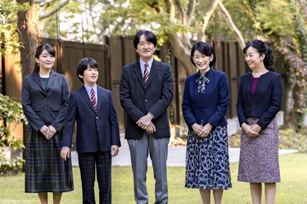 Tiết lộ gây sốc phò mã thường dân bị gia đình cựu Công chúa Nhật Bản hắt hủi, cấm tiếp xúc với em vợ, thực hư thế nào?-1