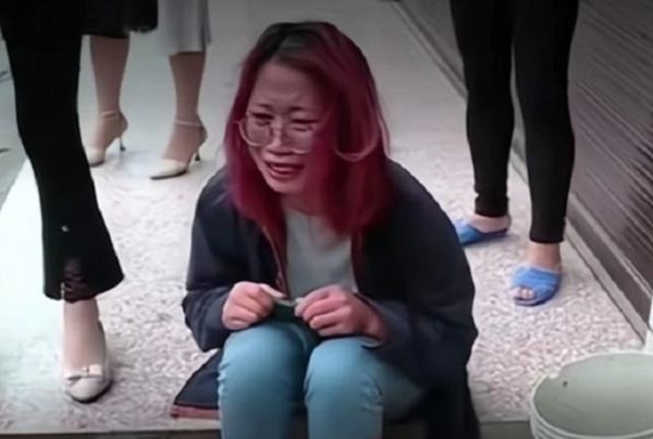 Bị đánh lên bờ xuống ruộng, người phụ nữ không chịu ly hôn vì chồng quá đẹp trai, câu chuyện đằng sau khiến dân tình quay xe gấp-1