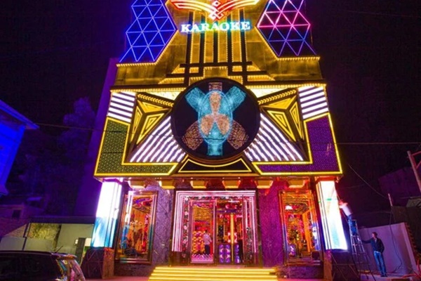 Quảng Ninh: 16 nam nữ thanh niên đi cách ly vì hát karaoke chui-1