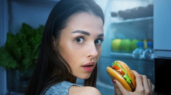 5 thói quen xấu buổi tối dễ làm tăng nguy cơ mắc bệnh tiểu đường, cần sửa ngay trước khi quá muộn-3