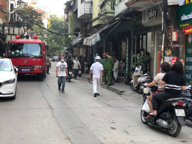 Hà Nội: Cháy nhà khiến 1 người phải cấp cứu, nghi do mâu thuẫn với hàng xóm-2