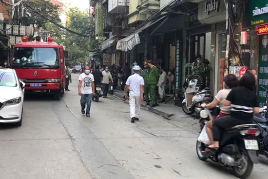 Hà Nội: Cháy nhà khiến 1 người phải cấp cứu, nghi do mâu thuẫn với hàng xóm
