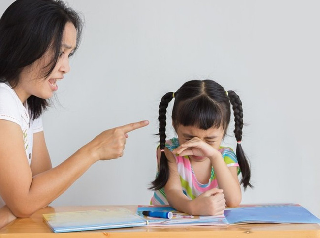 Bố mẹ thường xuyên nói 5 câu này sẽ khiến con cái bị tổn thương rất nhiều, thậm chí phá hỏng hạnh phúc sau này-5