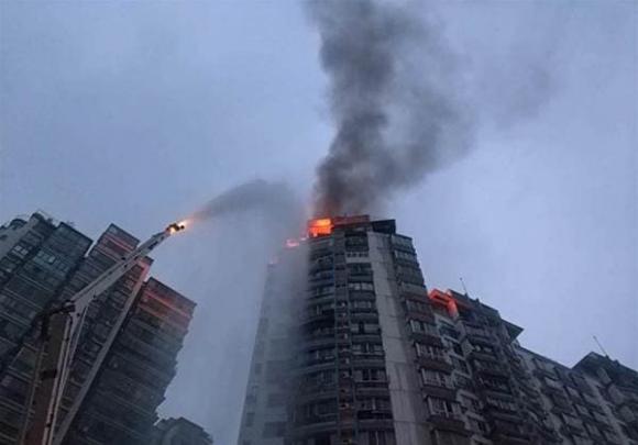 Khi đám cháy xảy ra ở nhà chung cư cao tầng, chúng ta nên chạy lên hay chạy xuống? Nhiều người đã đoán sai!-4