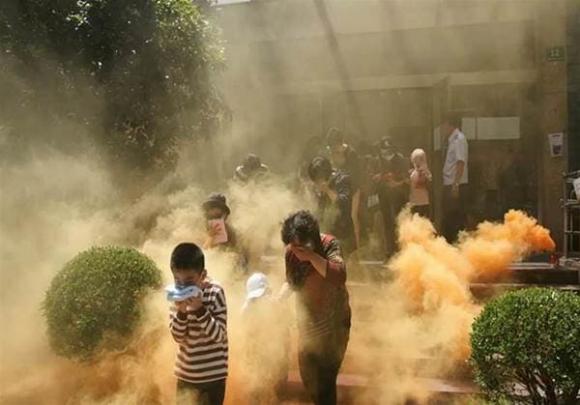 Khi đám cháy xảy ra ở nhà chung cư cao tầng, chúng ta nên chạy lên hay chạy xuống? Nhiều người đã đoán sai!-7