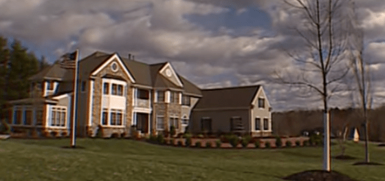 Câu chuyện ngoại tình đầy kịch tính của cô vợ trẻ lấy chồng giàu có nhưng vẫn cảm thấy thiếu cái gì đó-2