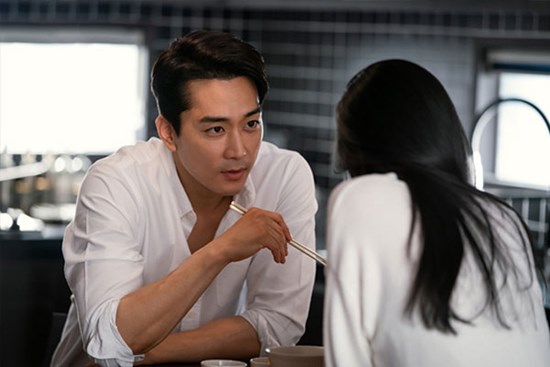 Câu chuyện ngoại tình đầy kịch tính của cô vợ trẻ lấy chồng giàu có nhưng vẫn cảm thấy 