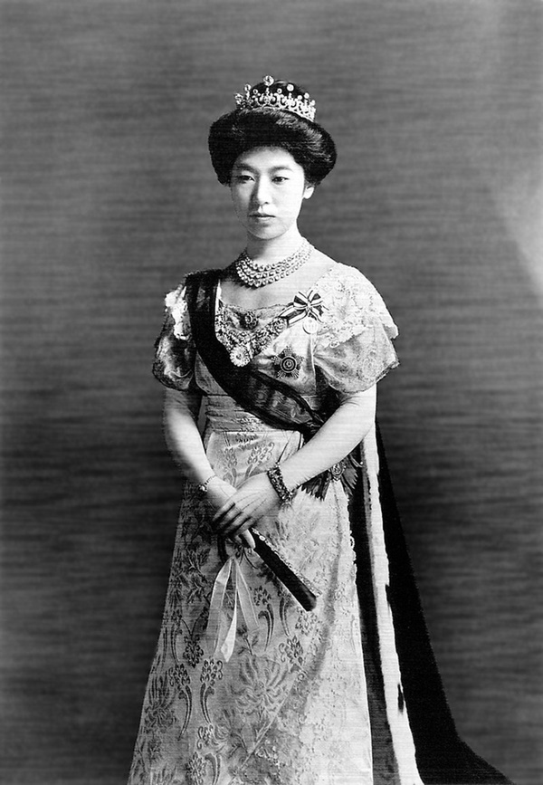 Hoàng hậu nổi tiếng nhất Nhật Bản: Người mẹ chồng cay nghiệt khiến con dâu mất giọng nói hóa ra là quốc mẫu được dân chúng sùng bái-6
