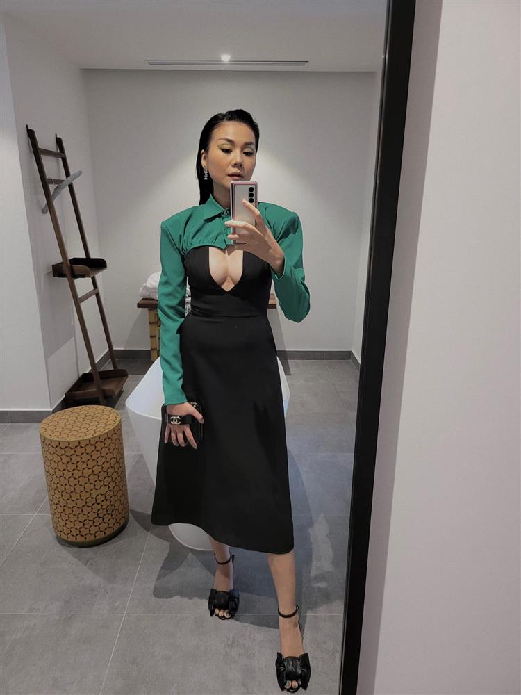 Vì suýt lộ ngực mà Thanh Hằng liên tục che chắn, nhưng 10 năm trước cô lại không phải che vì 1 lý do buồn đời...-5