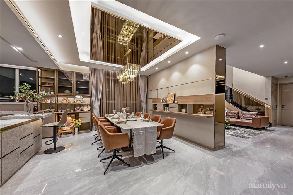 Đột nhập” bên trong căn penthouse 5 tỷ rộng 260m² xịn sò của gia đình Sài Gòn, thiết kế hiện đại xa hoa ai nhìn cũng xuýt xoa ghen tị-5
