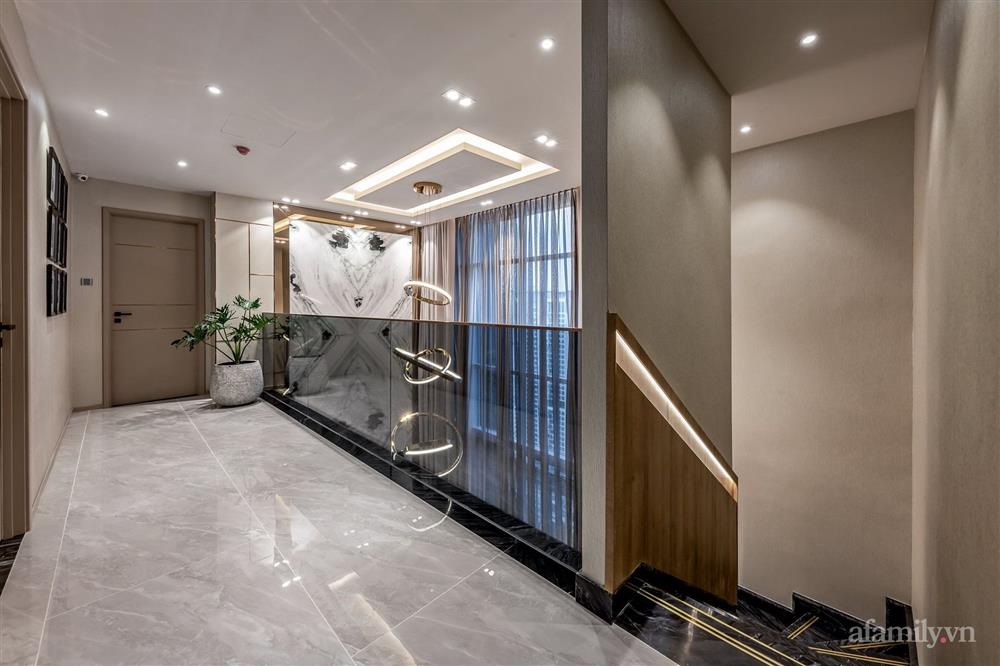 Đột nhập” bên trong căn penthouse 5 tỷ rộng 260m² xịn sò của gia đình Sài Gòn, thiết kế hiện đại xa hoa ai nhìn cũng xuýt xoa ghen tị-9
