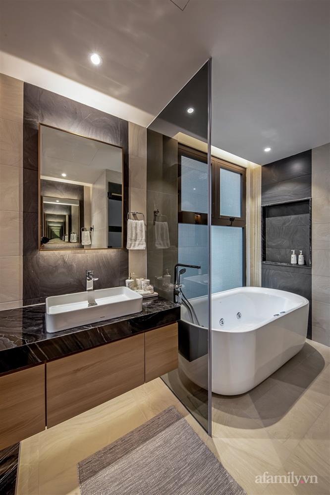 Đột nhập” bên trong căn penthouse 5 tỷ rộng 260m² xịn sò của gia đình Sài Gòn, thiết kế hiện đại xa hoa ai nhìn cũng xuýt xoa ghen tị-22