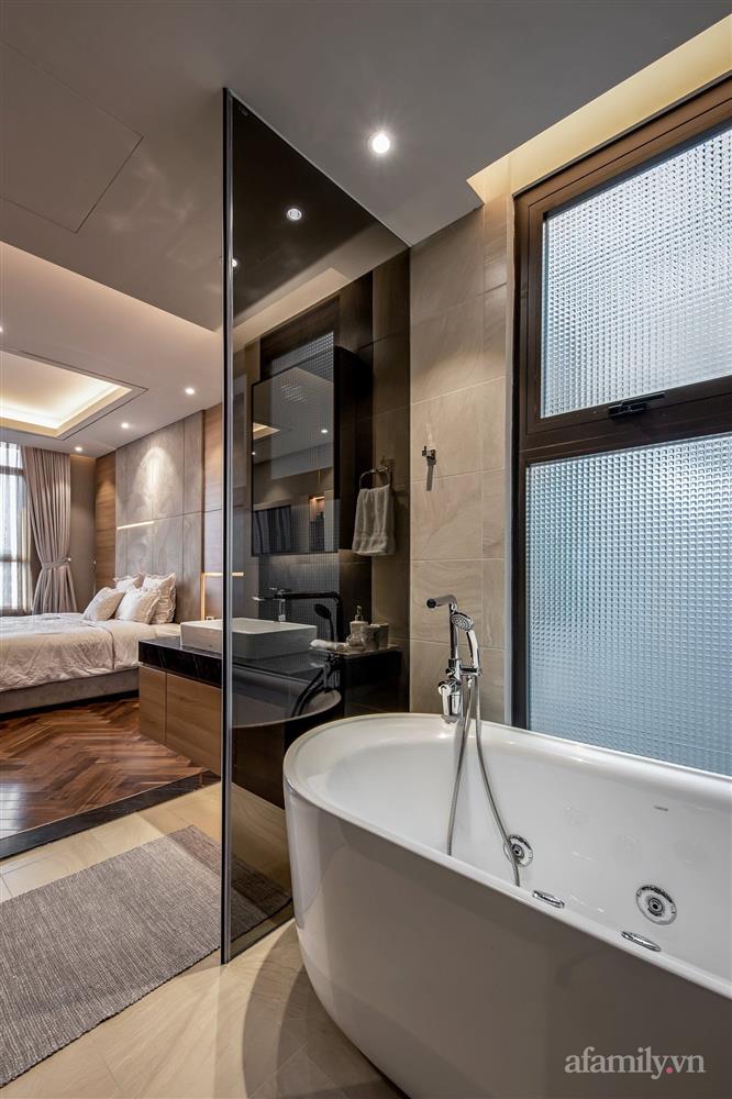 Đột nhập” bên trong căn penthouse 5 tỷ rộng 260m² xịn sò của gia đình Sài Gòn, thiết kế hiện đại xa hoa ai nhìn cũng xuýt xoa ghen tị-24