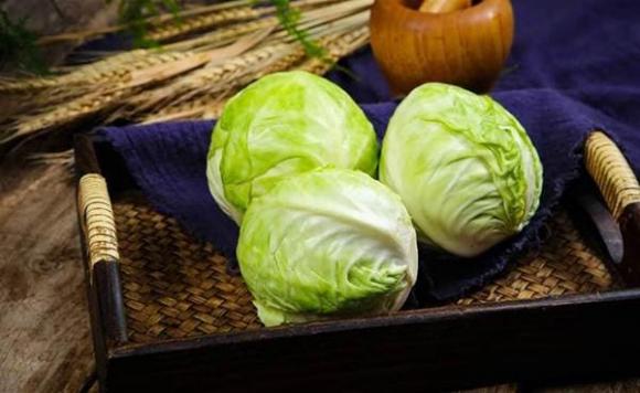 Nhớ đừng rửa bắp cải bằng nước, nó tương đương với uống thuốc trừ sâu, dạy bạn đúng cách, hết bẩn-3