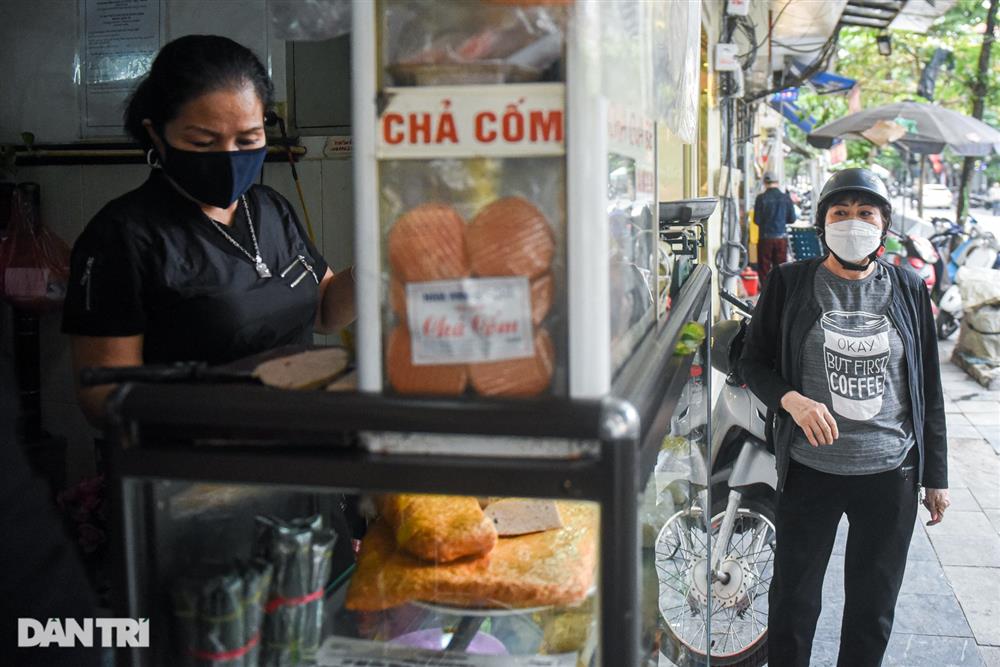 Hàng giò chả đông nhất Hà Nội 70 năm dùng chiếc cân đĩa... rách trăm tuổi-2