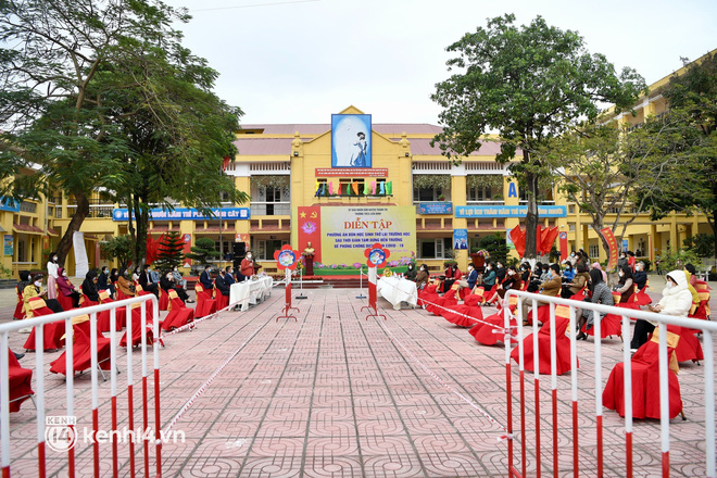 Trường học tại Hà Nội tổ chức diễn tập phương án đón học sinh trở lại-14