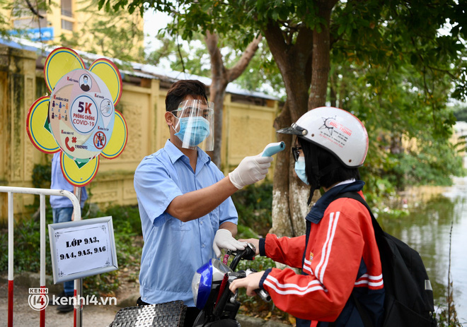 Trường học tại Hà Nội tổ chức diễn tập phương án đón học sinh trở lại-4