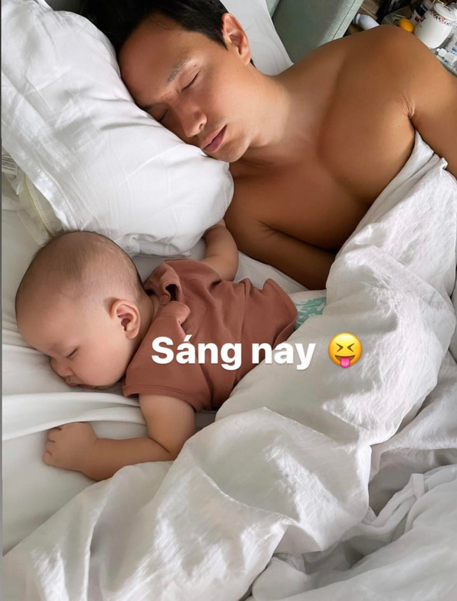 Leon nhà Hồ Ngọc Hà suốt ngày ngủ ở tư thế này, trông khá hài hước nhưng thực ra lại là biểu hiện bé thông minh về sau-5