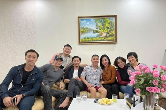 Vợ cũ và dàn sao nổi tiếng tới thăm Công Lý tại nhà riêng, bất ngờ với thần sắc sau 1 tháng xuất viện