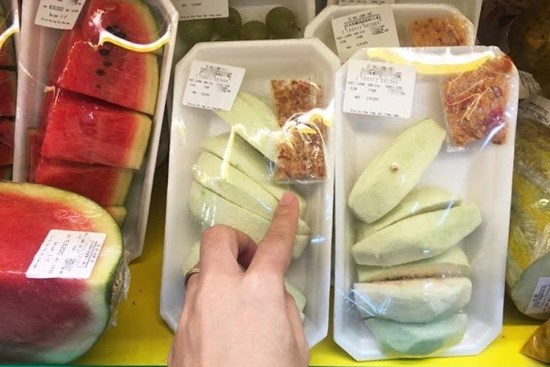 Ai cũng nghĩ vào siêu thị là yên tâm: 6 thực phẩm người khôn không bao giờ mua, cực kì độc hại