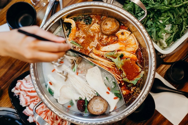 Những kiểu ăn lẩu cực kỳ độc hại mà 90% các gia đình Việt đều đang mắc phải, khiến dạ dày và thực quản bị tổn thương nghiêm trọng-1