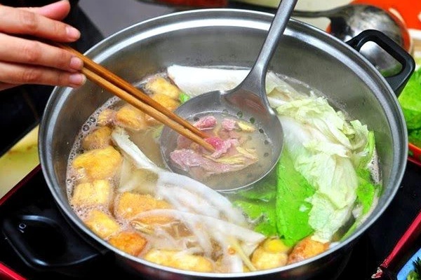 Những kiểu ăn lẩu cực kỳ độc hại mà 90% các gia đình Việt đều đang mắc phải, khiến dạ dày và thực quản bị tổn thương nghiêm trọng-3