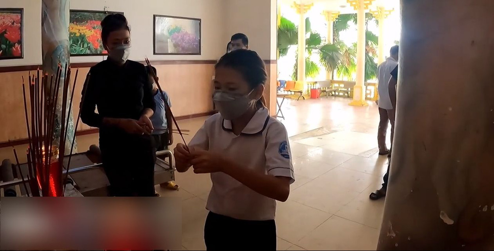 Bé gái khóc nghẹn khi tiễn đưa mẹ về nơi chín suối: Đi về nhà nha mẹ, ở đây lạnh lẽo lắm-4