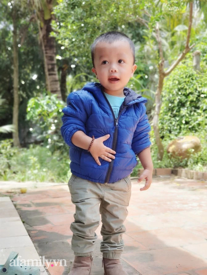 Mẹ 38 tuổi sinh con trai nặng 5kg làm cả nhà hết hồn, 2 năm sau ngoại hình của bé khiến mọi người giật mình hơn-5