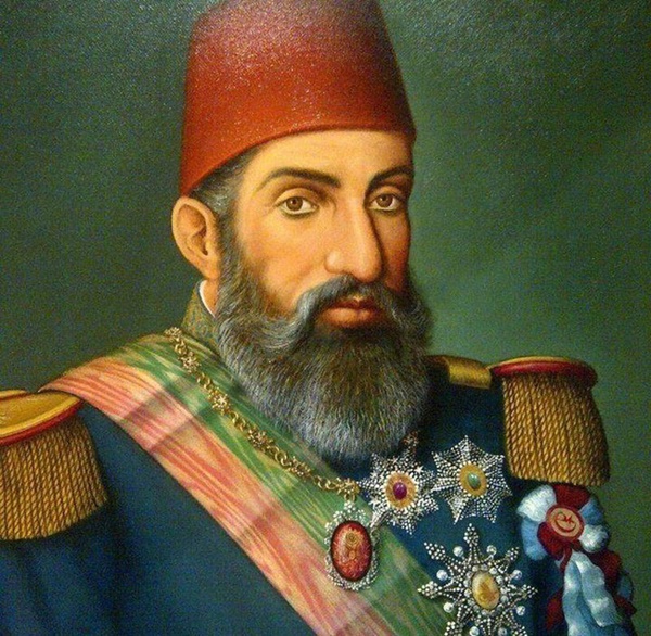 Viên kim cương tuyệt phẩm 300 tuổi mang tên Hy vọng nhưng bị nguyền rủa, liên quan đến vị Hoàng hậu xinh đẹp bị máy chém chặt đầu-9