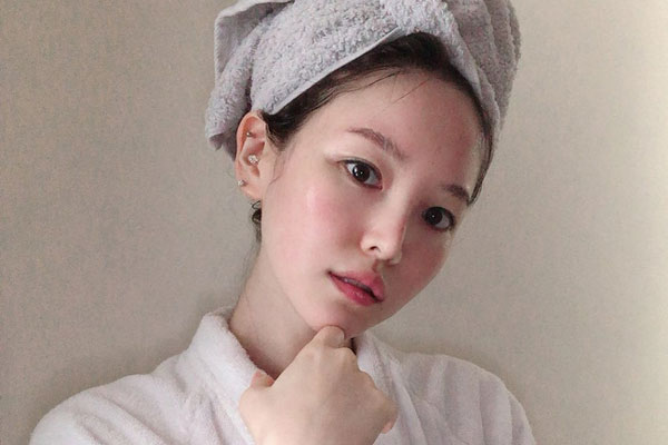 Làn da của Hà Hồ lãnh hậu quả không thể chịu được vì một lỗi skincare, nhiều chị em cũng mắc phải-5