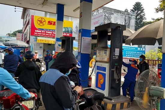 Giá xăng giảm sâu sau 5 lần tăng liên tiếp