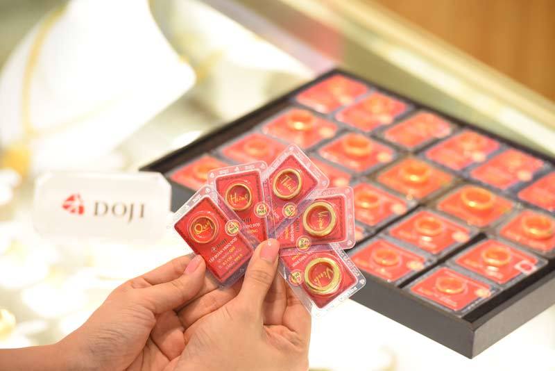 Giá vàng hôm nay 24/11: Tiếp tục lao dốc, đầu cơ cháy túi-1