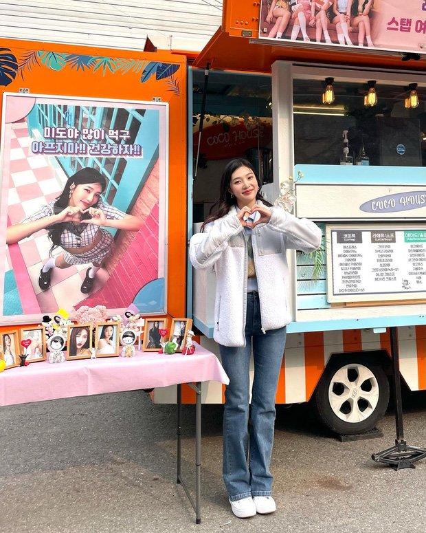 Có 1 item sao Hàn lăng xê từ mùa này qua mùa khác không sợ lỗi mốt-3